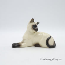 将图片加载到图库查看器，#1558 Siamese Cat - Vintage Porcelain Figurine by Royal Doulton, before 1990 (Item# P-4352)-Timeless Gallery

