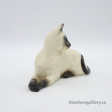 将图片加载到图库查看器，#1558 Siamese Cat - Vintage Porcelain Figurine by Royal Doulton, before 1990 (Item# P-4352)-Timeless Gallery
