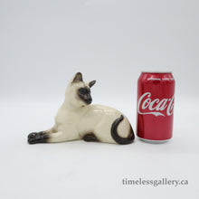 将图片加载到图库查看器，#1558 Siamese Cat - Vintage Porcelain Figurine by Royal Doulton, before 1990 (Item# P-4352)-Timeless Gallery
