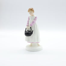 将图片加载到图库查看器，HN3021 Polly Put The Kettle On - Vintage Porcelain Figurine by Royal Doulton, circa 1984 (Item# P-5522)-Timeless Gallery
