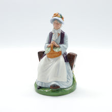 将图片加载到图库查看器，HN2728 Rest Awhile - Vintage Porcelain Figurine by Royal Doulton, circa 1984 (Item# P-8160)-Timeless Gallery
