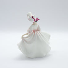 将图片加载到图库查看器，HN Series Figurine by Royal Doulton
