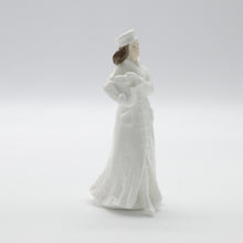 将图片加载到图库查看器，HN4084 Noel - Special Edition - Porcelain Figurine by Royal Doulton, circa 2000 (Item# P-2504)-Timeless Gallery
