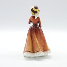 将图片加载到图库查看器，HN Series Figurine by Royal Doulton
