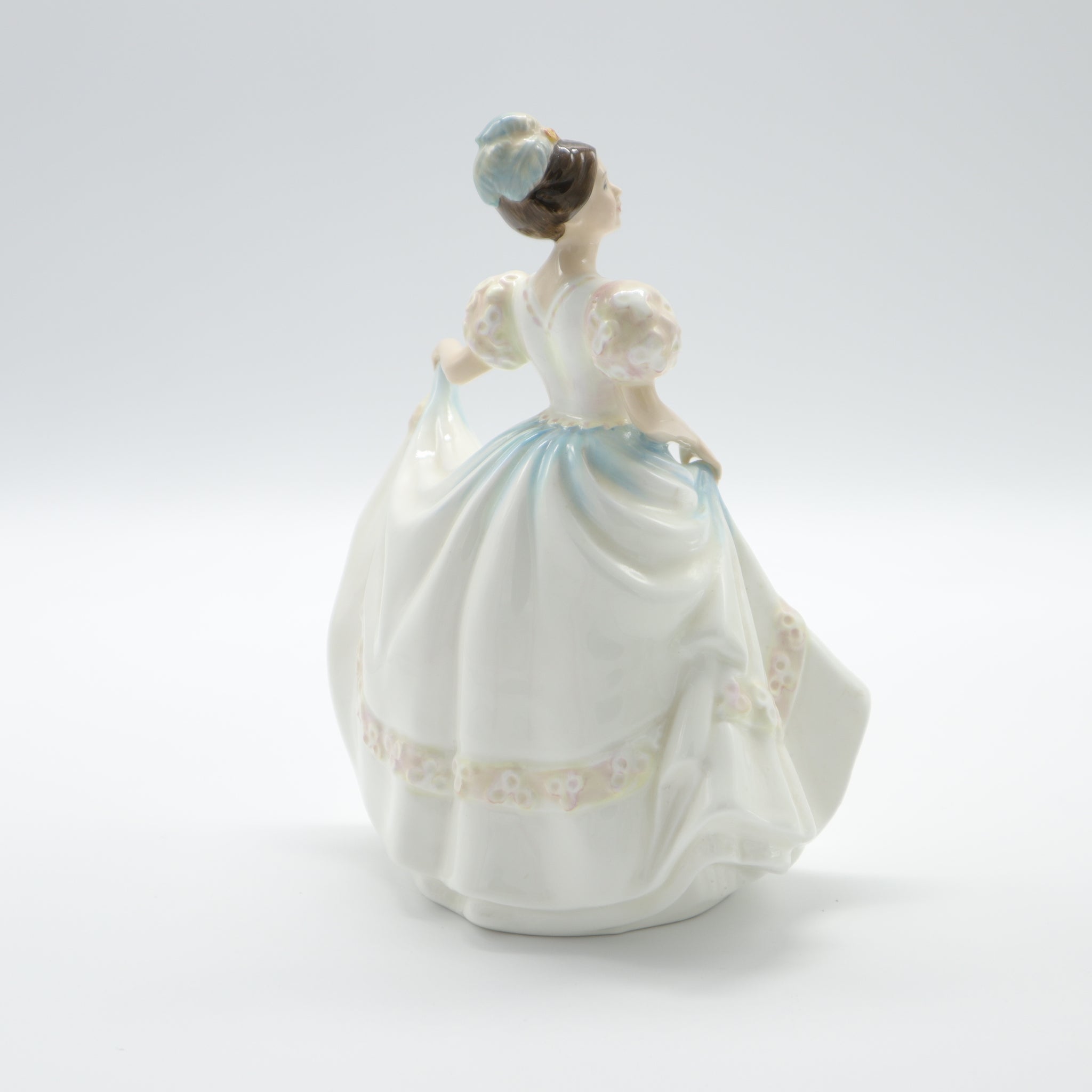 Sold at Auction: ROYAL DOULTON LIGHT OUT FIGURINE HM4465 + ROYAL