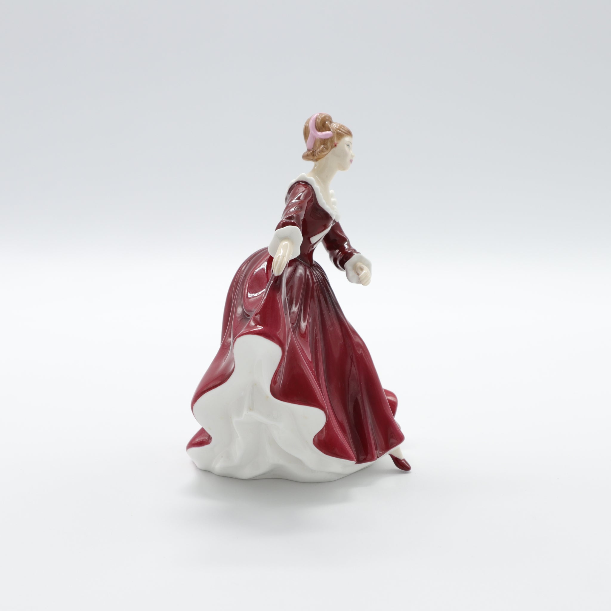 HN4838 - Samantha - Royal Doulton Figurine Timeless Gallery HN4838 - Samantha - Royal Doulton Figurine Timeless Gallery