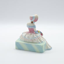 将图片加载到图库查看器，HN1731 Daydreams - Vintage Porcelain Figurine by Royal Doulton, circa 1977 (Item# P-2708)-Timeless Gallery
