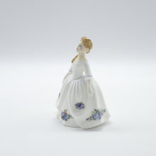 Load image into Gallery viewer, HN3482 Old Country Roses - Vintage Porcelain Figurine by Royal Doulton, circa 1994 (Item# P-6553)-Timeless Gallery
