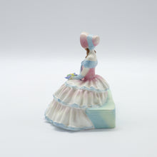 将图片加载到图库查看器，HN1731 Daydreams - Vintage Porcelain Figurine by Royal Doulton, circa 1977 (Item# P-2708)-Timeless Gallery
