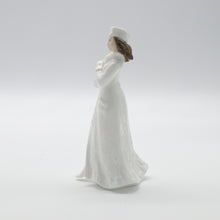 将图片加载到图库查看器，HN4084 Noel - Special Edition - Porcelain Figurine by Royal Doulton, circa 2000 (Item# P-2504)-Timeless Gallery
