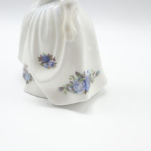 Load image into Gallery viewer, HN3482 Old Country Roses - Vintage Porcelain Figurine by Royal Doulton, circa 1994 (Item# P-6553)-Timeless Gallery
