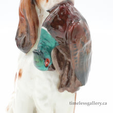 将图片加载到图库查看器，HN1029 Cocker Spaniel with Pheasant - Vintage Porcelain Figurine by Royal Doulton, circa 1960 (Item# P-2172)-Timeless Gallery
