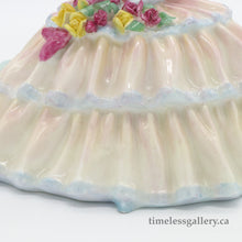 将图片加载到图库查看器，HN1732 Daydreams - Vintage Porcelain Figurine by Royal Doulton, circa 1940 (Item# P-6249)-Timeless Gallery
