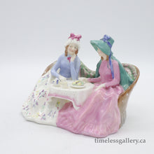 将图片加载到图库查看器，HN1747 Afternoon Tea - Popular - Vintage Porcelain Figurine by Royal Doulton, circa 1970 (Item# P-7524)-Timeless Gallery
