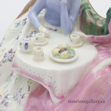 将图片加载到图库查看器，HN1747 Afternoon Tea - Popular - Vintage Porcelain Figurine by Royal Doulton, circa 1970 (Item# P-7524)-Timeless Gallery
