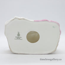将图片加载到图库查看器，HN1747 Afternoon Tea - Popular - Vintage Porcelain Figurine by Royal Doulton, circa 1970 (Item# P-7524)-Timeless Gallery
