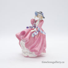 将图片加载到图库查看器，HN1849 Top O’ The Hill - Vintage Porcelain Figurine by Royal Doulton, circa 1950 (Item# P-3612)-Timeless Gallery
