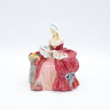 将图片加载到图库查看器，HN1901 Penelope - Popular - Vintage Porcelain Figurine by Royal Doulton, circa 1960 (Item# P-7383)-Timeless Gallery
