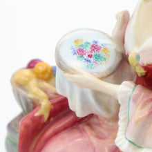 将图片加载到图库查看器，HN1901 Penelope - Popular - Vintage Porcelain Figurine by Royal Doulton, circa 1960 (Item# P-7383)-Timeless Gallery
