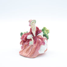 将图片加载到图库查看器，HN1908 Lydia - classic - Vintage Porcelain Figurine by Royal Doulton, circa 1977 (Item# P-2103)-Timeless Gallery
