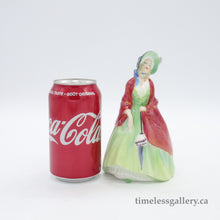 将图片加载到图库查看器，HN1914 Paisley Shawl - Rare - Vintage Porcelain Figurine by Royal Doulton, circa 1940 (Item# P-3688)-Timeless Gallery
