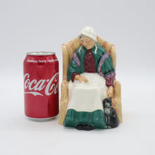 将图片加载到图库查看器，HN1974 Forty Winks - Vintage Porcelain Figurine by Royal Doulton, circa 1950 (Item# P-4498)-Timeless Gallery
