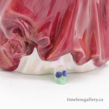 将图片加载到图库查看器，HN1992 Christmas Morn - Vintage Porcelain Figurine by Royal Doulton, circa 1980 (Item# P-4671)-Timeless Gallery
