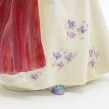Load image into Gallery viewer, HN2002 Bess - Popular - Vintage Porcelain Figurine by Royal Doulton, circa 1965 (Item# P-6882)-Timeless Gallery
