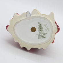 Load image into Gallery viewer, HN2002 Bess - Popular - Vintage Porcelain Figurine by Royal Doulton, circa 1965 (Item# P-6882)-Timeless Gallery
