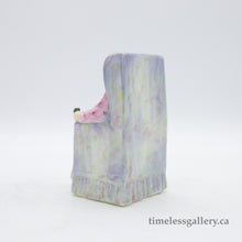 将图片加载到图库查看器，HN2024 Darby - Vintage Porcelain Figurine by Royal Doulton, circa 1950 (Item# P-8415)-Timeless Gallery
