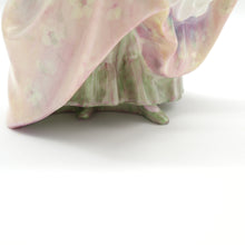 将图片加载到图库查看器，HN2026 Suzette - Vintage Porcelain Figurine by Royal Doulton, circa 1950 (Item# P-1703)-Timeless Gallery
