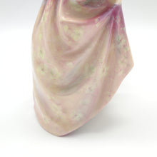 将图片加载到图库查看器，HN2026 Suzette - Vintage Porcelain Figurine by Royal Doulton, circa 1950 (Item# P-1703)-Timeless Gallery
