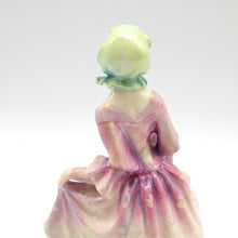 将图片加载到图库查看器，HN2026 Suzette - Vintage Porcelain Figurine by Royal Doulton, circa 1950 (Item# P-1703)-Timeless Gallery
