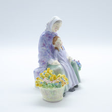 Load image into Gallery viewer, HN2031 Granny’s Heritage - Classic - Vintage Porcelain Figurine by Royal Doulton, circa 1950 (Item# P-5995)-Timeless Gallery
