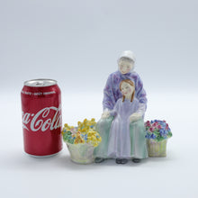 Load image into Gallery viewer, HN2031 Granny’s Heritage - Classic - Vintage Porcelain Figurine by Royal Doulton, circa 1950 (Item# P-5995)-Timeless Gallery
