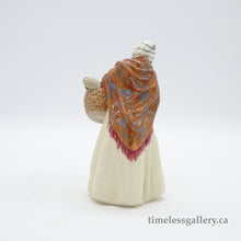 将图片加载到图库查看器，HN2052 Grandma - Vintage Porcelain Figurine by Royal Doulton, circa 1955 (Item# P-3491)-Timeless Gallery
