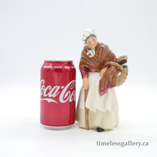 将图片加载到图库查看器，HN2052 Grandma - Vintage Porcelain Figurine by Royal Doulton, circa 1955 (Item# P-3491)-Timeless Gallery
