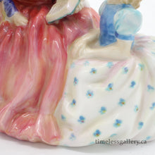 将图片加载到图库查看器，HN2059 Bedtime Story - Vintage Porcelain Figurine by Royal Doulton, circa 1960 (Item# P-5719)-Timeless Gallery
