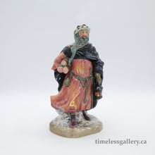 Load image into Gallery viewer, HN2118 Good King Wenceslas - Vintage Porcelain Figurine by Royal Doulton, circa 1960 (Item# P-9669)-Timeless Gallery
