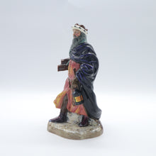 Load image into Gallery viewer, HN2118 Good King Wenceslas - Vintage Porcelain Figurine by Royal Doulton, circa 1960 (Item# P-8837)-Timeless Gallery
