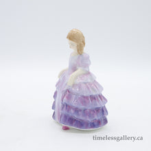 将图片加载到图库查看器，HN2123 Rose - Vintage Porcelain Figurine by Royal Doulton, circa 1990 (Item# P-3619)-Timeless Gallery
