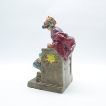 Load image into Gallery viewer, HN2134 The Old King - Large Size - Vintage Porcelain Figurine by Royal Doulton, circa 1960 (Item# P-3485)-Timeless Gallery
