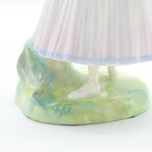 HN2138 La Sylphide - Popular - Vintage Porcelain Figurine by Royal Doulton, circa 1960 (Item# P-2656)-Timeless Gallery