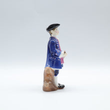 将图片加载到图库查看器，HN2183 Boy from Williamsburg - Vintage Porcelain Figurine by Royal Doulton, circa 1975 (Item# P-2337)-Timeless Gallery
