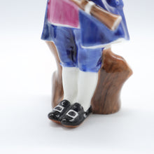 将图片加载到图库查看器，HN2183 Boy from Williamsburg - Vintage Porcelain Figurine by Royal Doulton, circa 1975 (Item# P-2337)-Timeless Gallery
