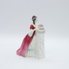 将图片加载到图库查看器，HN2212 Rendezvous - Vintage Porcelain Figurine by Royal Doulton, circa 1960 (Item# P-1919)-Timeless Gallery
