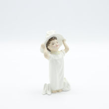 将图片加载到图库查看器，HN2224 Make Believe - Vintage Porcelain Figurine by Royal Doulton, circa 1985 (Item# P-9097)-Timeless Gallery
