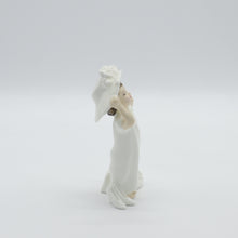 将图片加载到图库查看器，HN2224 Make Believe - Vintage Porcelain Figurine by Royal Doulton, circa 1985 (Item# P-9097)-Timeless Gallery
