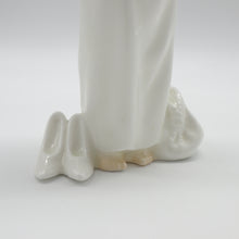 将图片加载到图库查看器，HN2224 Make Believe - Vintage Porcelain Figurine by Royal Doulton, circa 1985 (Item# P-9097)-Timeless Gallery
