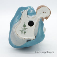 将图片加载到图库查看器，HN2249 Favourite - Vintage Porcelain Figurine by Royal Doulton, circa 1970 (Item# P-1659)-Timeless Gallery
